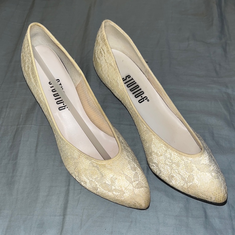 Lace Kitten Heel